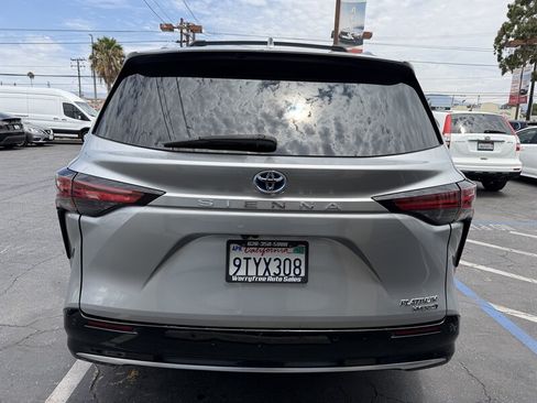 Used 2021 Toyota Sienna Platinum FWD image 10