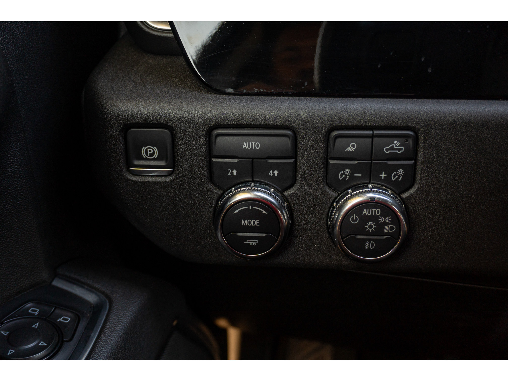Used 2025 GMC Sierra 1500 SLT AWD/4WD image 26