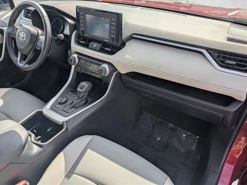 Used 2022 Toyota RAV4 XLE Premium image 21