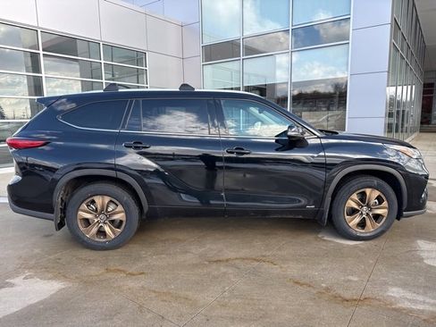 Used 2022 Toyota Highlander Bronze Edition image 8