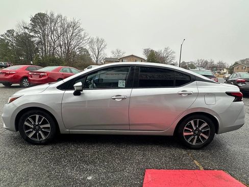Used 2021 Nissan Versa SV image 7