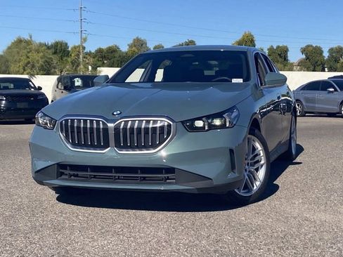 Certified 2025 BMW 530i image 4