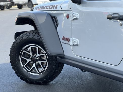 Used 2024 Jeep Wrangler Unlimited Rubicon image 9
