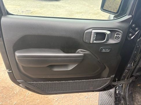 Used 2020 Jeep Wrangler Unlimited Sport image 12