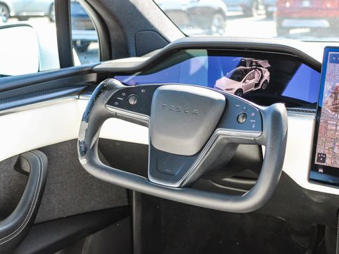 Used 2022 Tesla Model X Plaid image 14