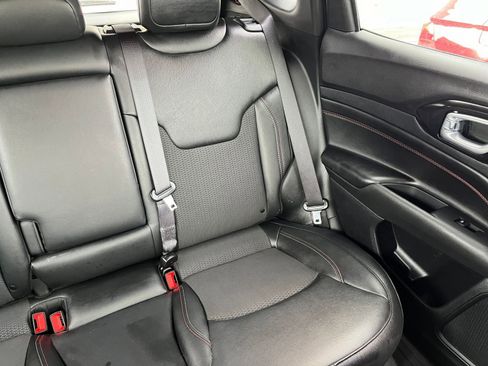 Used 2025 Jeep Compass Trailhawk image 35