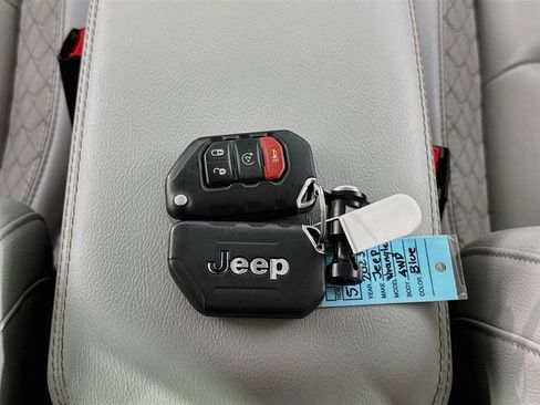 Used 2023 Jeep Wrangler Unlimited Sahara AWD/4WD image 31