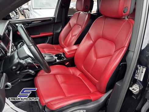 Used 2021 Porsche Macan S image 14