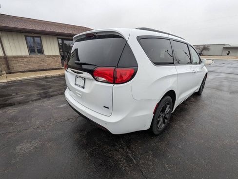 Used 2020 Chrysler Pacifica Touring-L AWD/4WD image 8