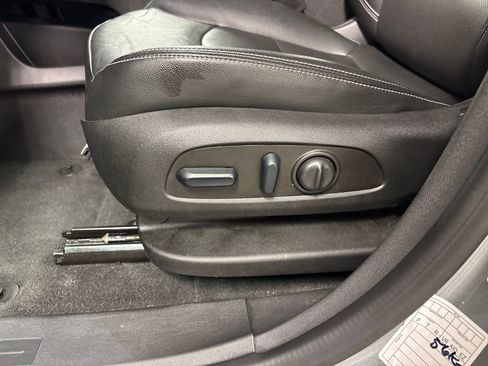 Certified 2024 GMC Terrain SLT image 24