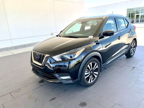 Used 2020 Nissan Kicks SR image 1