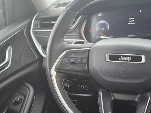 Used 2023 Jeep Grand Cherokee Laredo w/ Luxury Tech Group I image 18