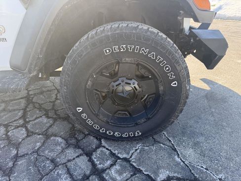 Used 2019 Jeep Wrangler Unlimited Sport image 34