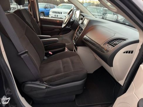 Used 2017 Dodge Grand Caravan SE w/ Power Window Group image 19