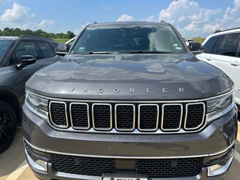 Used 2024 Jeep Wagoneer L Series II w/ Flexible Seating Group RWD image 5