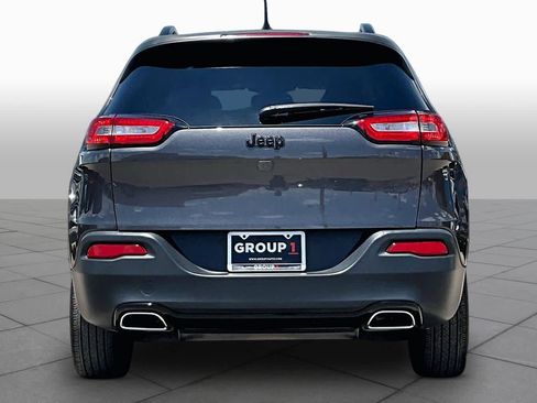 Used 2018 Jeep Cherokee Latitude w/ Altitude Package FWD image 5