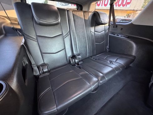 Used 2019 Cadillac Escalade ESV Luxury image 20