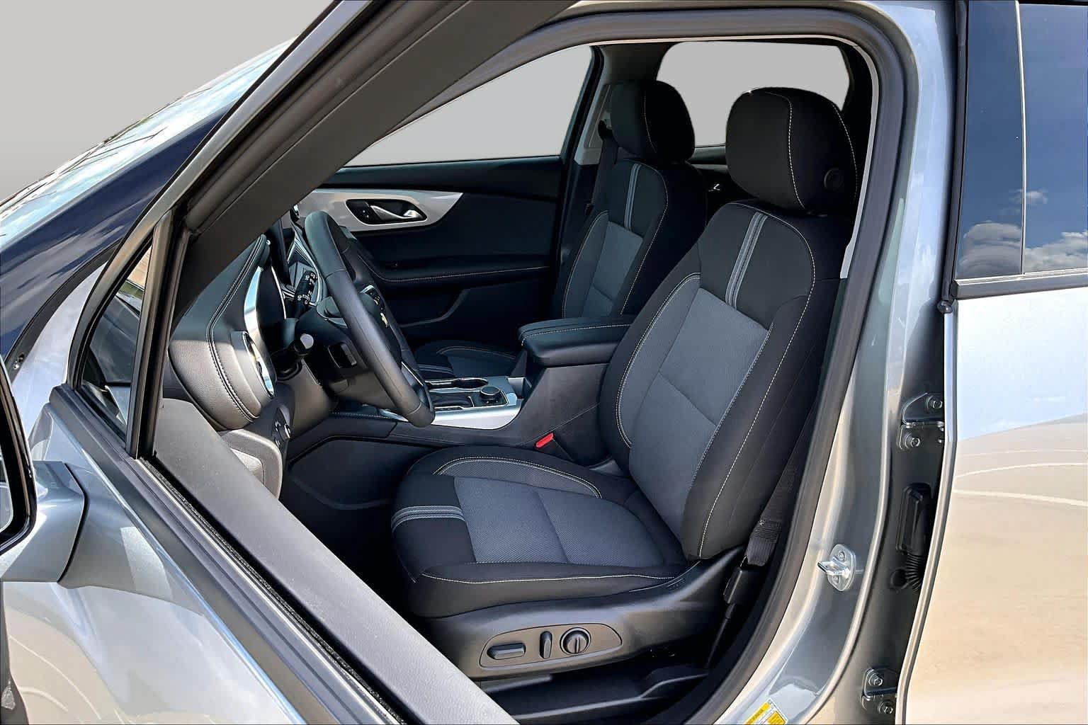 Used 2025 Chevrolet Blazer LT w/ Convenience Package FWD image 8