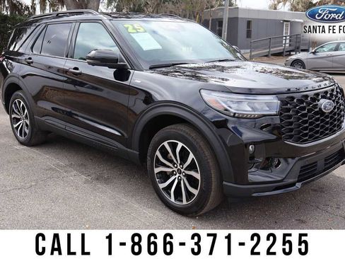 Used 2025 Ford Explorer ST-Line image 5