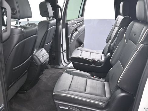 Certified 2022 Cadillac Escalade ESV Sport w/ Touring Package AWD/4WD image 13