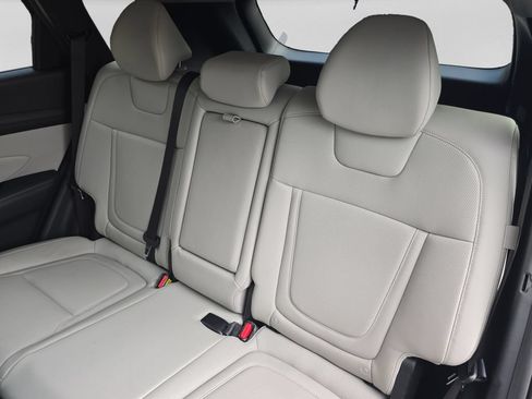 Used 2025 Hyundai Tucson Limited AWD/4WD image 31