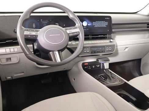 Used 2025 Hyundai Kona SEL image 2