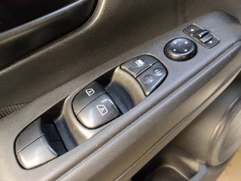 Used 2021 Nissan Kicks S image 27