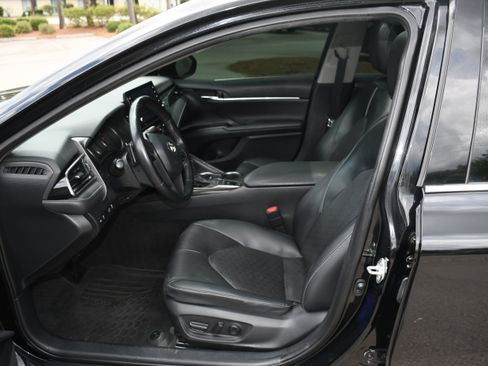Used 2022 Toyota Camry XSE FWD image 8