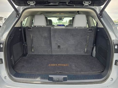 Used 2023 Toyota Highlander Bronze Edition AWD/4WD image 31
