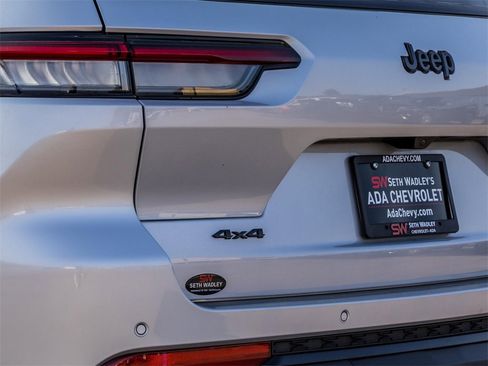 Used 2023 Jeep Grand Cherokee L Altitude image 5