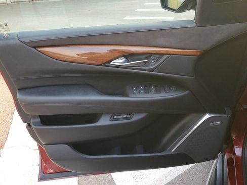 Used 2016 Cadillac Escalade Luxury image 27