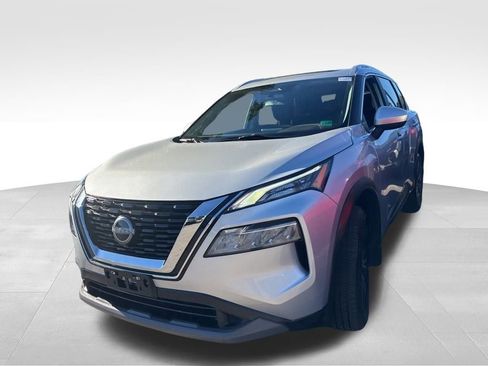 Used 2023 Nissan Rogue SV w/ SV Premium B Package image 2