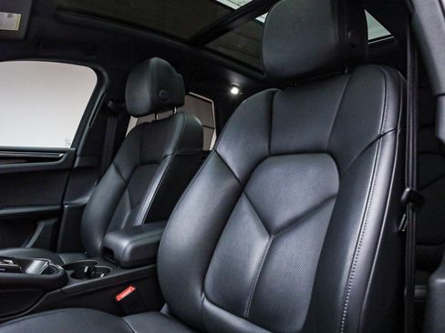 Used 2025 Porsche Macan image 5