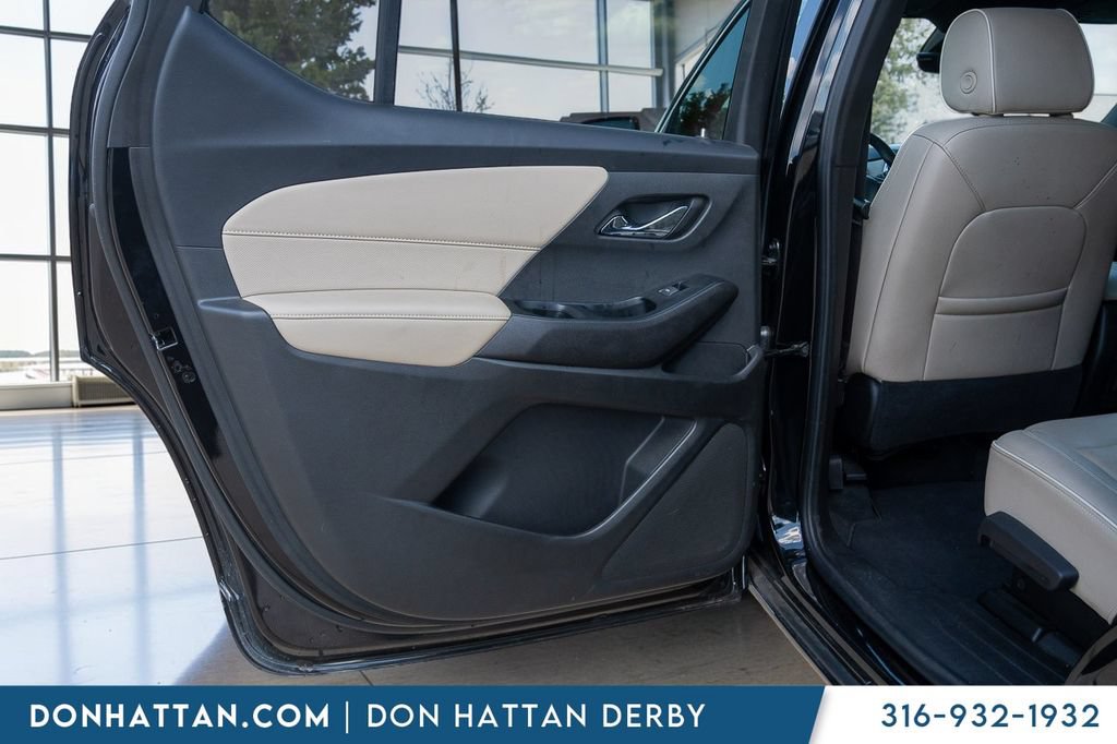 Used 2023 Chevrolet Traverse Premier FWD image 21