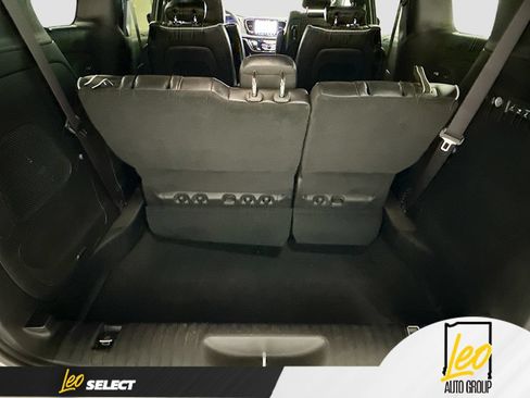 Used 2023 Chrysler Pacifica Limited w/ Uconnect Theater Family Group AWD/4WD image 31