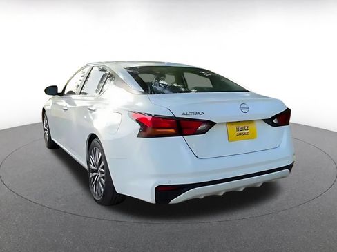 Used 2025 Nissan Altima 2.5 SV FWD image 11