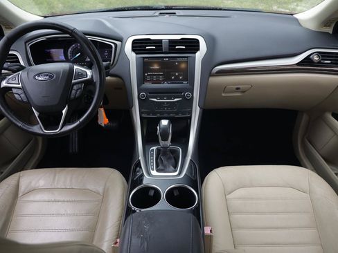Used 2013 Ford Fusion SE FWD image 2