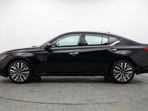 Used 2025 Nissan Altima 2.5 SV FWD image 5