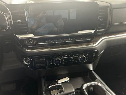 Used 2024 Chevrolet Silverado 1500 LT Trail Boss w/ LT Trail Boss Premium Package AWD/4WD image 19