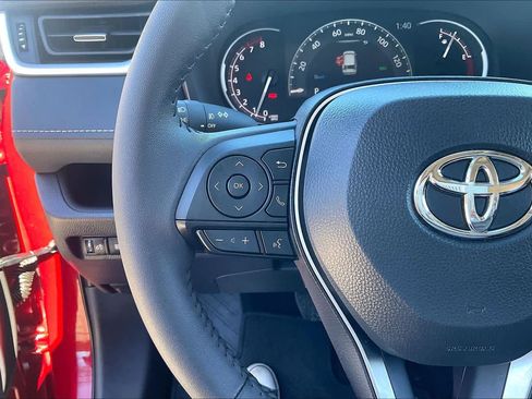 Used 2025 Toyota RAV4 XLE Premium image 22