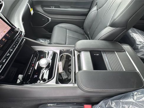 New 2026 Jeep Grand Wagoneer L Limited AWD/4WD image 13