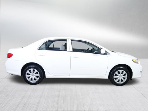 Used 2010 Toyota Corolla LE image 8