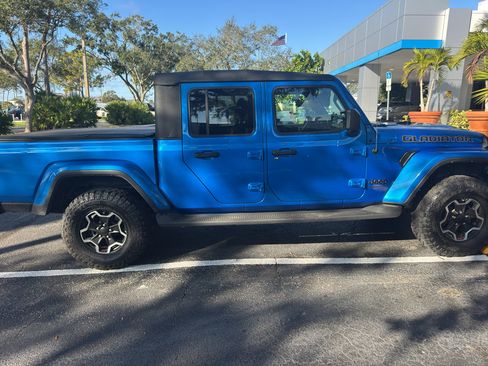 Used 2021 Jeep Gladiator Sport image 16