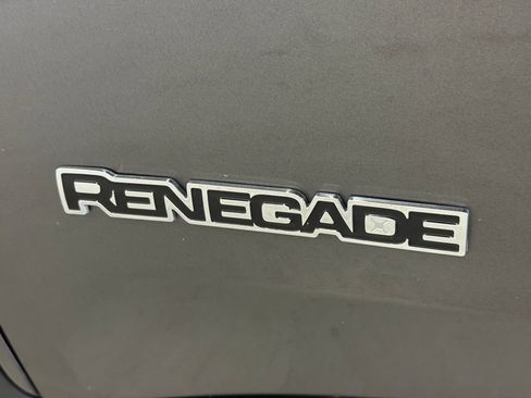 Used 2017 Jeep Renegade Latitude AWD/4WD image 34