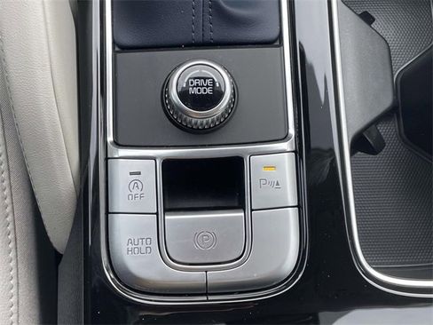 Used 2025 Kia Telluride EX w/ EX Captain's Chair Package image 33