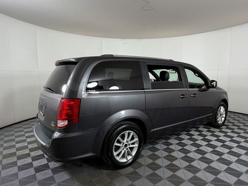 Used 2019 Dodge Grand Caravan SXT FWD image 4