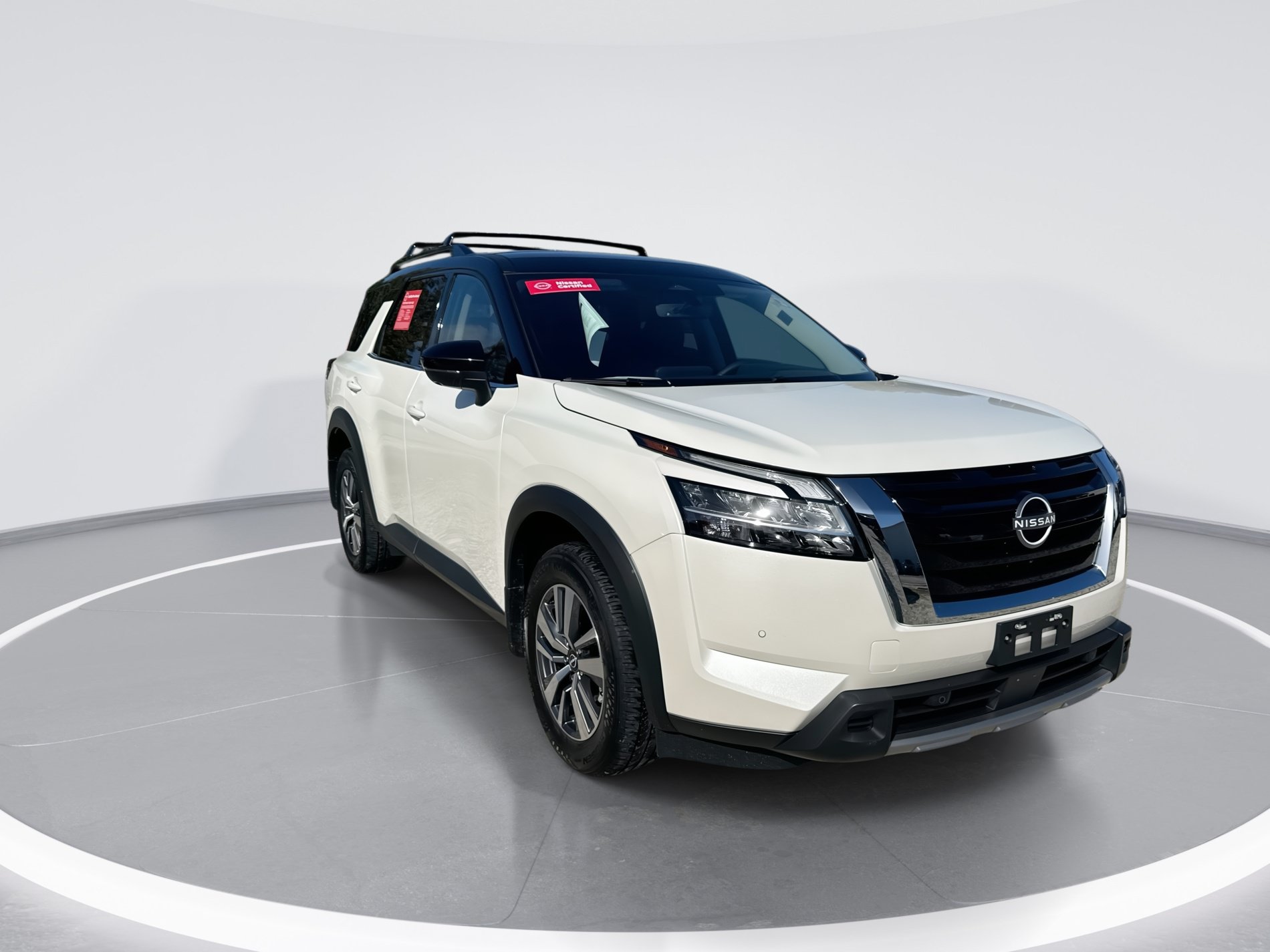 Certified 2024 Nissan Pathfinder SL FWD image 2