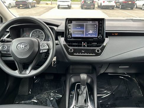 Used 2022 Toyota Corolla LE image 18
