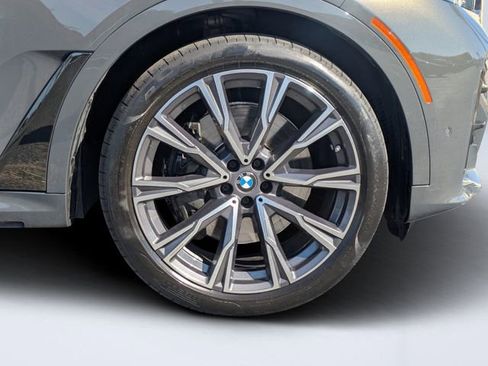 Used 2021 BMW X7 M50i image 11
