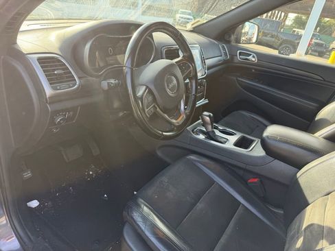 Used 2020 Jeep Grand Cherokee Laredo w/ Laredo X Package image 6